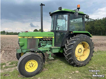 Tracteur agricole JOHN DEERE 2040