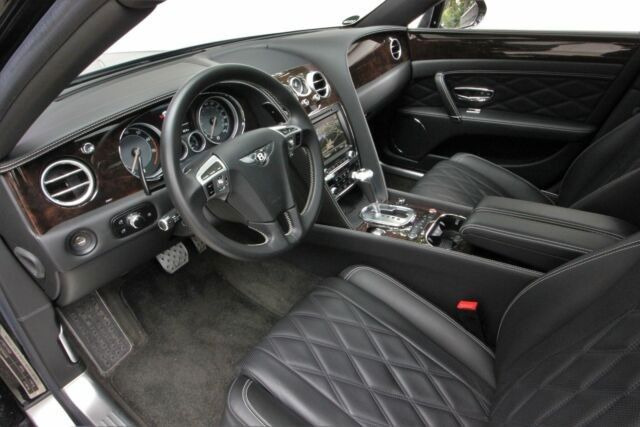 Voiture Bentley Flying Spur V8 all Black: photos 9