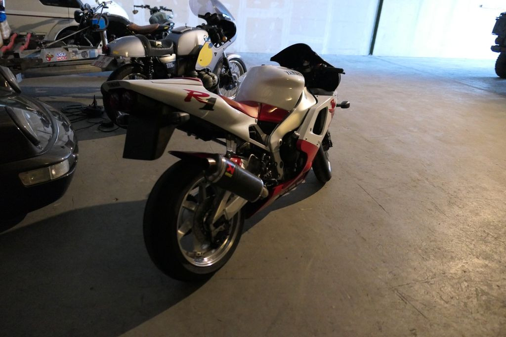 Motocyclette Yamaha YZF R1: photos 4