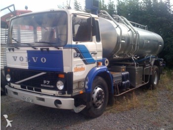 Volvo F7 - Camion citerne