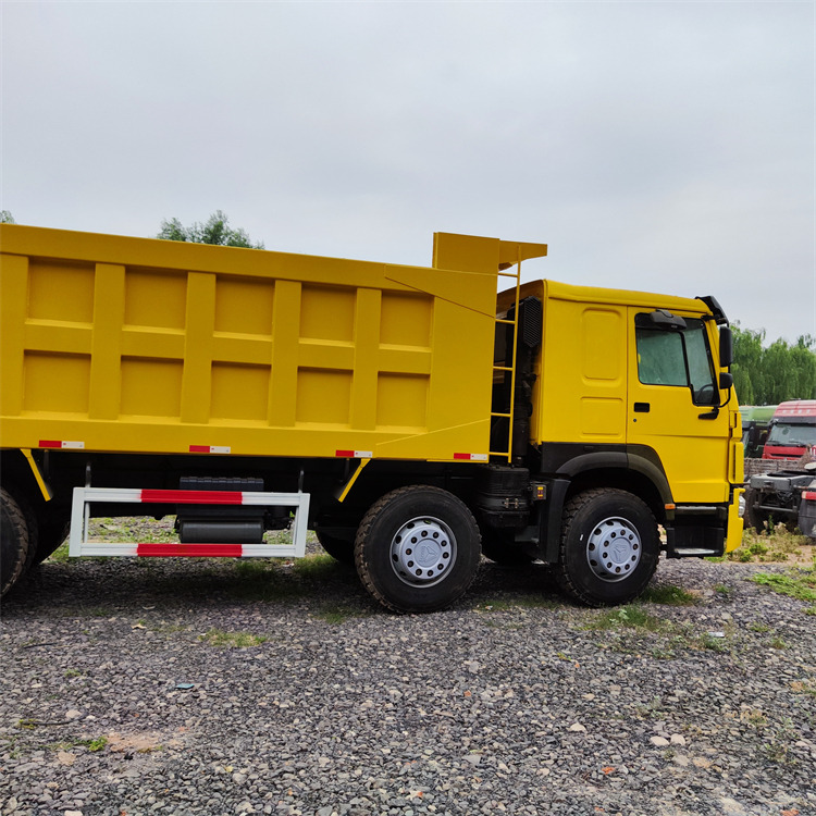 Camion benne HOWO HOWO371 8x4-Tipper: photos 4