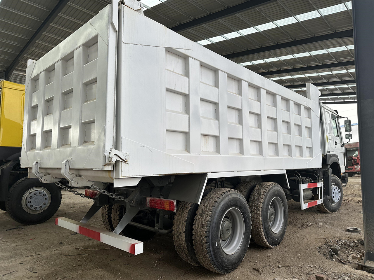 Camion benne pour transport de silo SINOTRUK HOWO 371 Dump Truck: photos 10