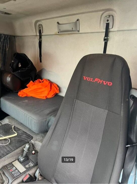 Camion à rideaux coulissants Volvo FE 320 Curtain side + tail lift: photos 15