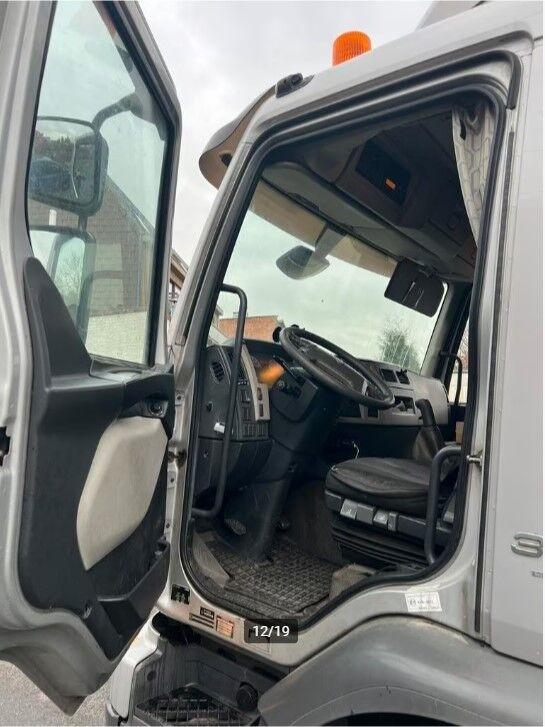 Camion à rideaux coulissants Volvo FE 320 Curtain side + tail lift: photos 10