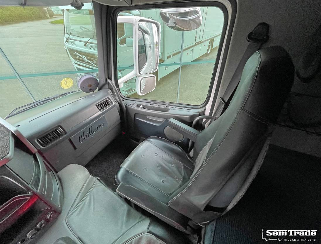 Camion frigorifique Volvo FM 370 TRS Cooling Tail Lift 945 x 247 x 275 CM Inside Super Condition NEW: photos 12