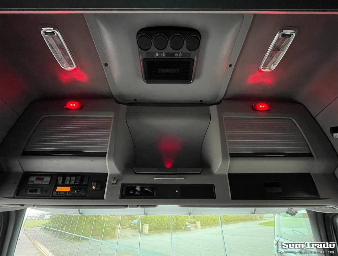 Camion frigorifique Volvo FM 370 TRS Cooling Tail Lift 945 x 247 x 275 CM Inside Super Condition NEW: photos 10
