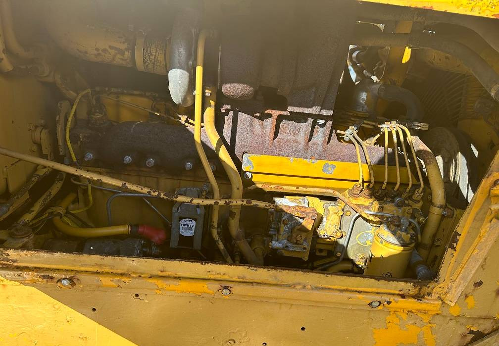 Bulldozer CAT D6D with winch: photos 16