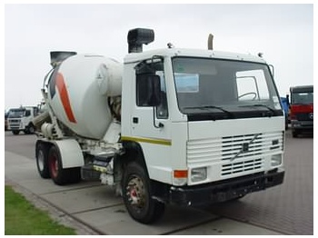 Volvo FL 10-6X4 - Camion malaxeur