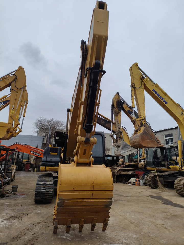 Pelle sur chenille High Quality Second Hand Digger Caterpillar Used Excavators Cat 320d2,320d,320dl For Sale In Shanghai: photos 5