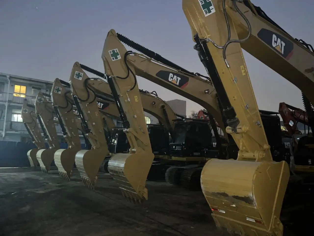 Pelle sur chenille High Quality Second Hand Digger Caterpillar Used Excavators Cat 320d2,320d,320dl For Sale In Shanghai: photos 2