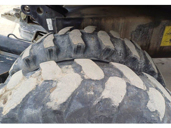 Pelle sur pneus Terex TW110: photos 5