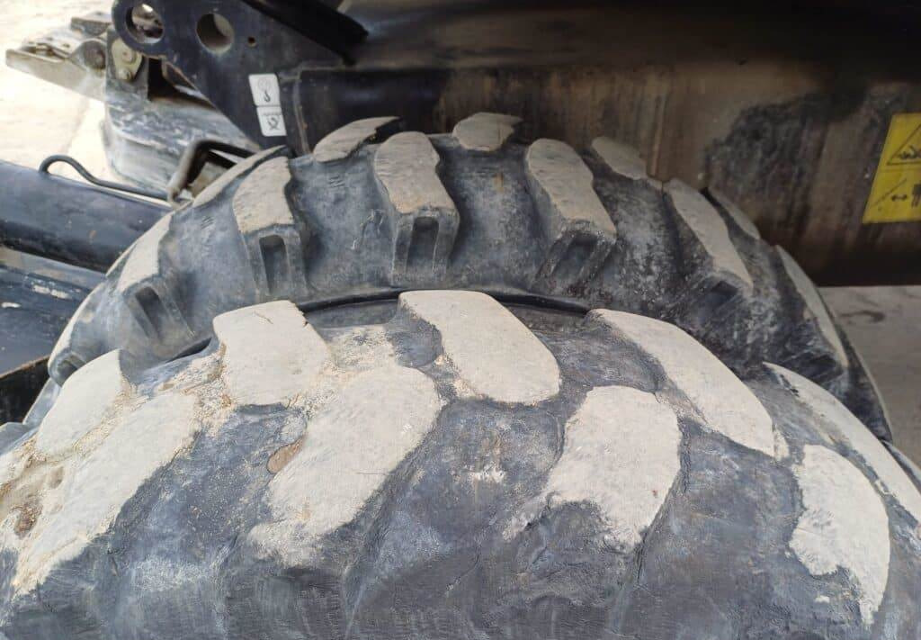 Pelle sur pneus Terex TW110: photos 5
