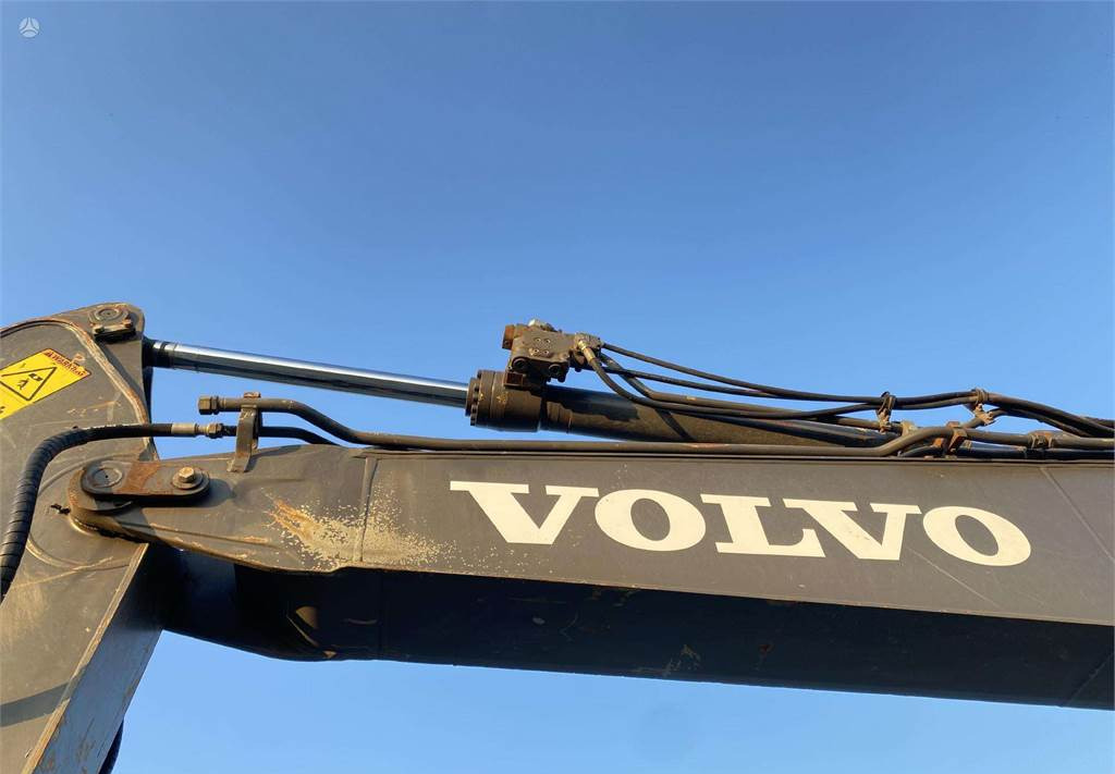 Pelle sur chenille Volvo EC 180 BLC: photos 9