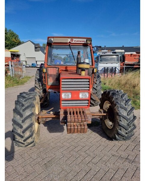Tracteur agricole Fiat 100-90: photos 3
