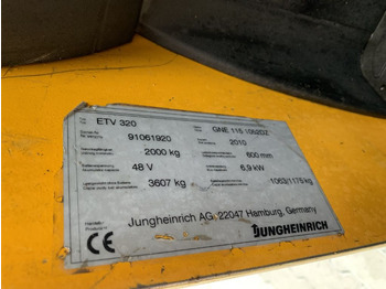 Chariot à mât rétractable Jungheinrich ETV320: photos 4