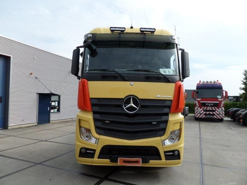 Tracteur routier Mercedes-Benz Actros 3351 6x4: photos 2
