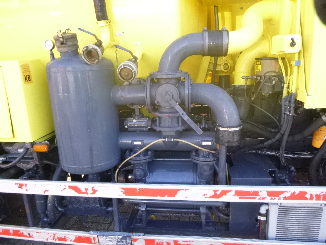 Camion hydrocureur DAF CF 75.270 4x2 vacuum tank 9 m3: photos 7