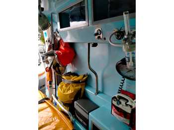 Ambulance LOTTO DI VENDITA n. 5 AMBULANZE - Price for n.5 ambulances (euro 7.000/each) FIAT 250 DUCATO: photos 1