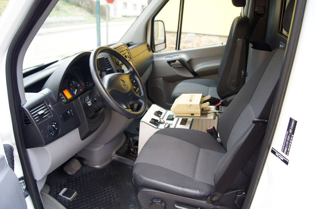 Ambulance Mercedes-Benz Sprinter  II 417 CDI/TÜV/RETTUNGSWAGEN/Automatik: photos 9