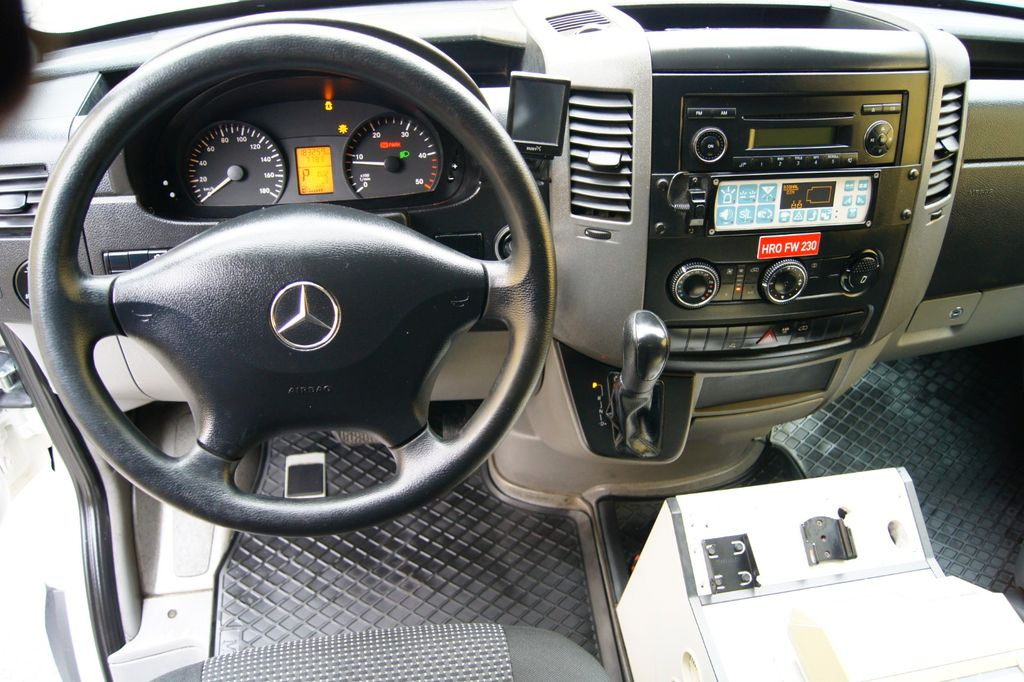 Ambulance Mercedes-Benz Sprinter  II 417 CDI/TÜV/RETTUNGSWAGEN/Automatik: photos 10