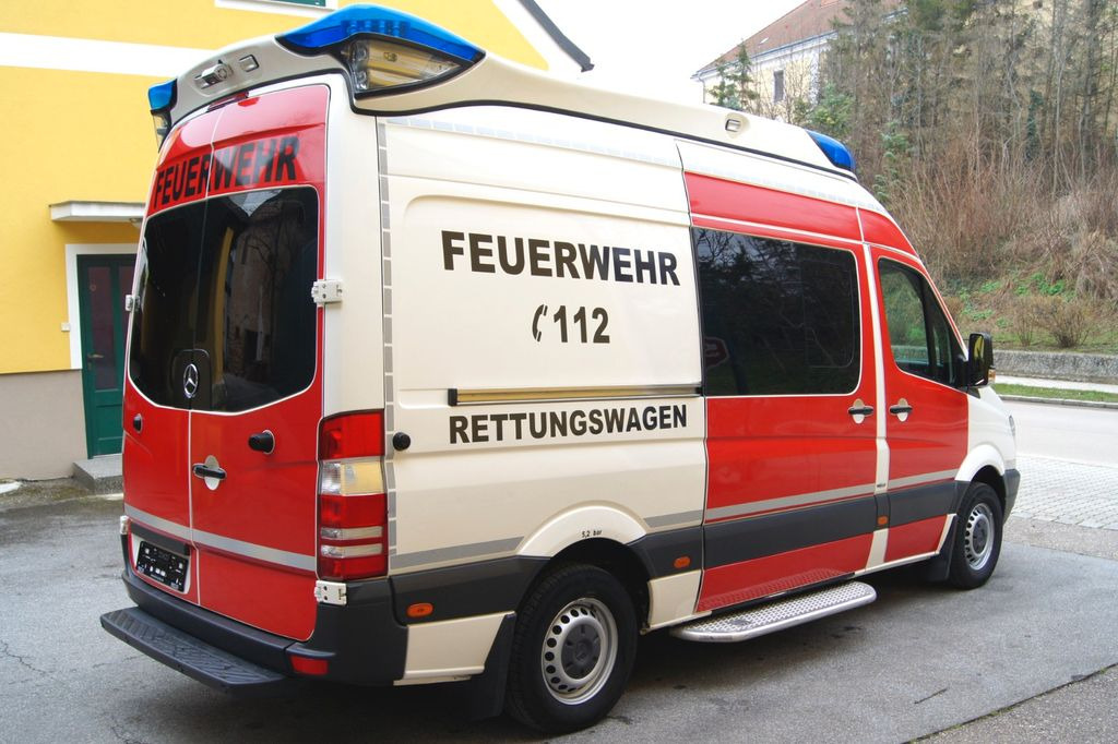 Ambulance Mercedes-Benz Sprinter  II 417 CDI/TÜV/RETTUNGSWAGEN/Automatik: photos 5