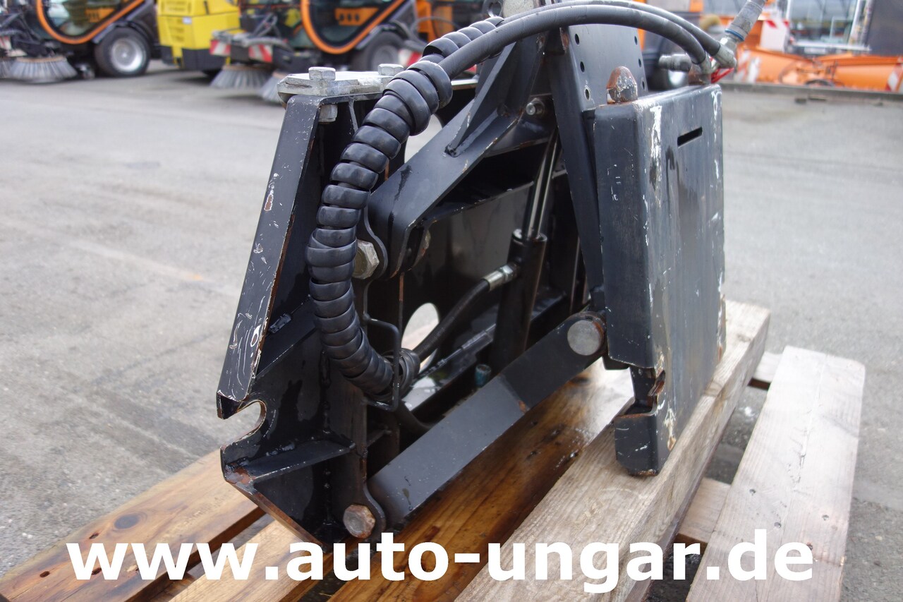 Tracteur communal Unimog Multicar Frontanbau Adapterplatte Frontkraftheber Unimog-Multicar: photos 11