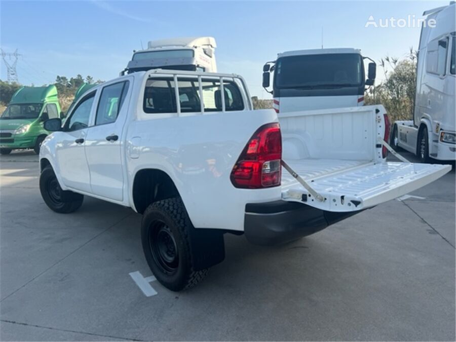 Pick-up Toyota Hilux: photos 3