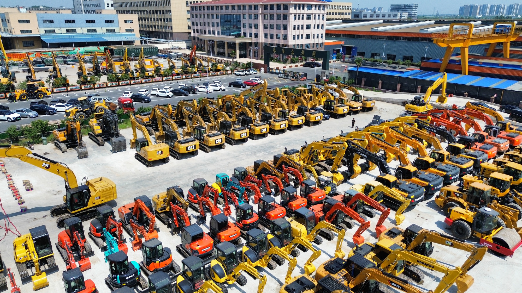 Toaks International Trading Company - Engins de chantier CATERPILLAR 320D2 undefined: photos 3