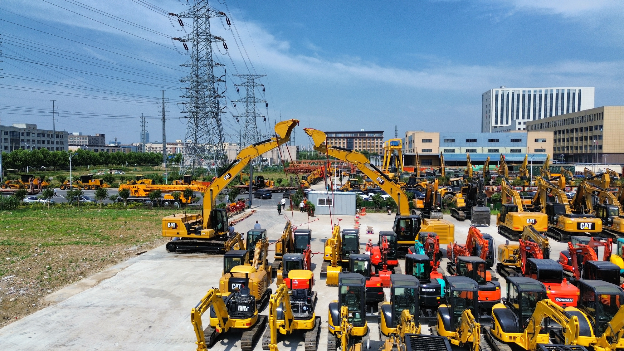 Toaks International Trading Company - Engins de chantier CATERPILLAR 320D2 undefined: photos 4