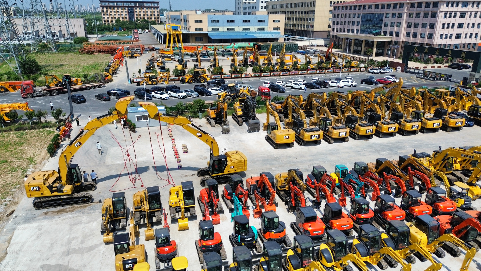 Toaks International Trading Company - Engins de chantier CATERPILLAR 320D2 undefined: photos 1