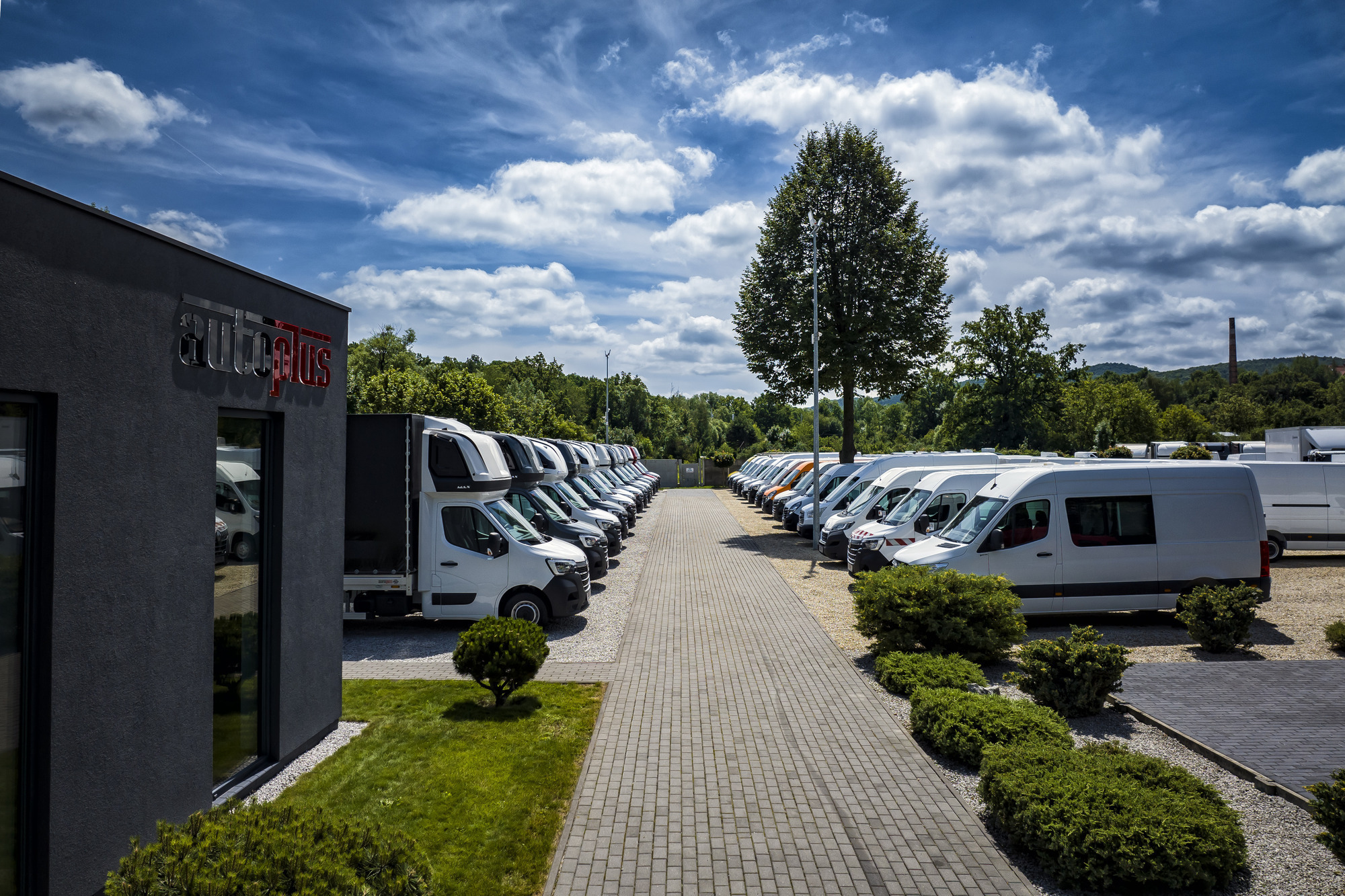 AUTO-PLUS DEALER undefined: photos 3