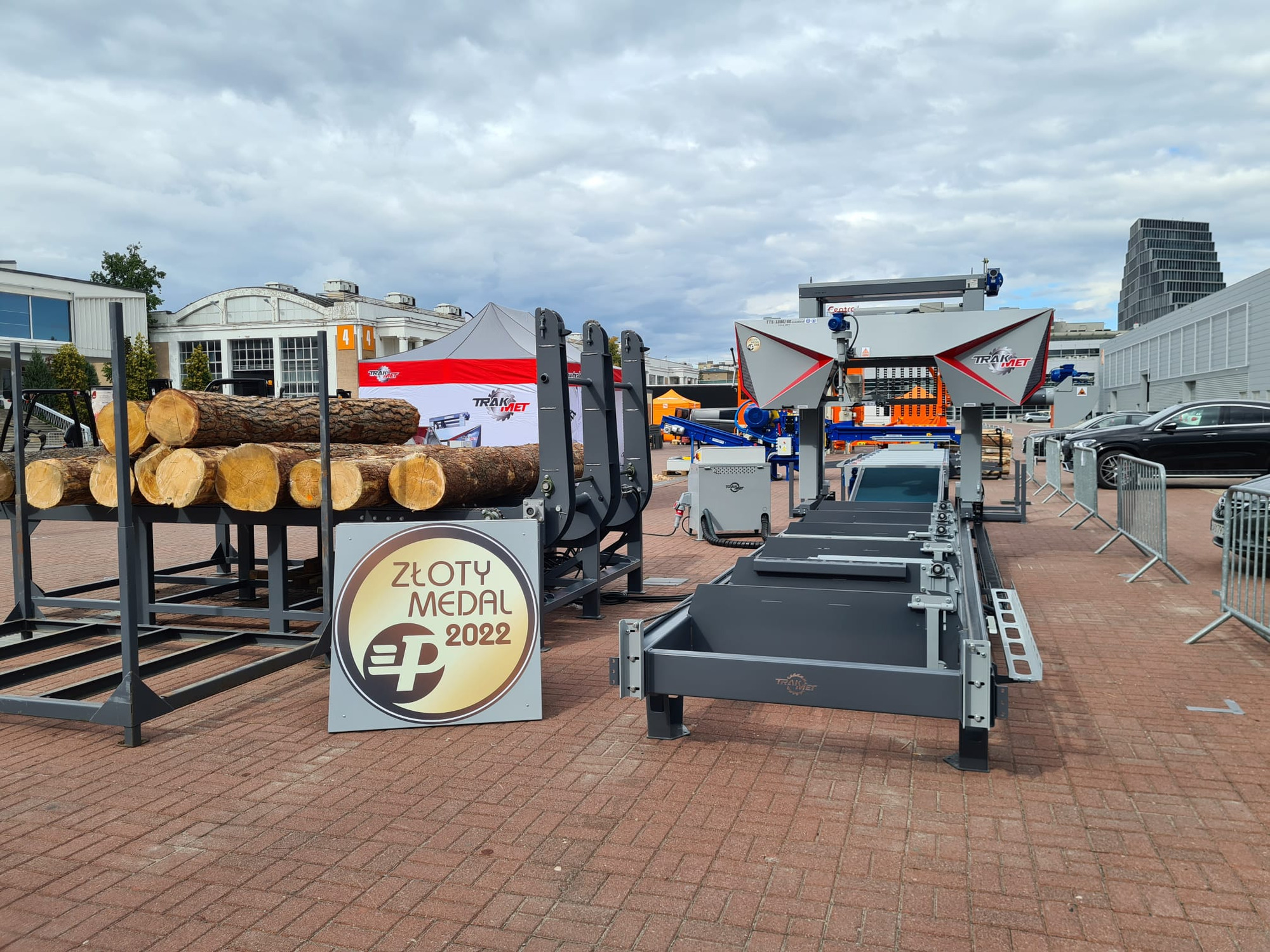 TRAK-MET undefined: photos 123