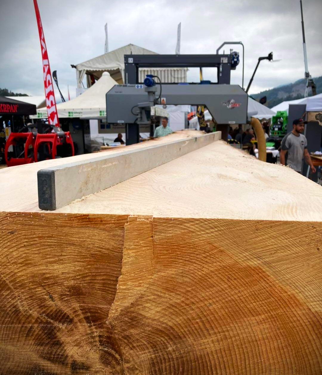 TRAK-MET undefined: photos 101