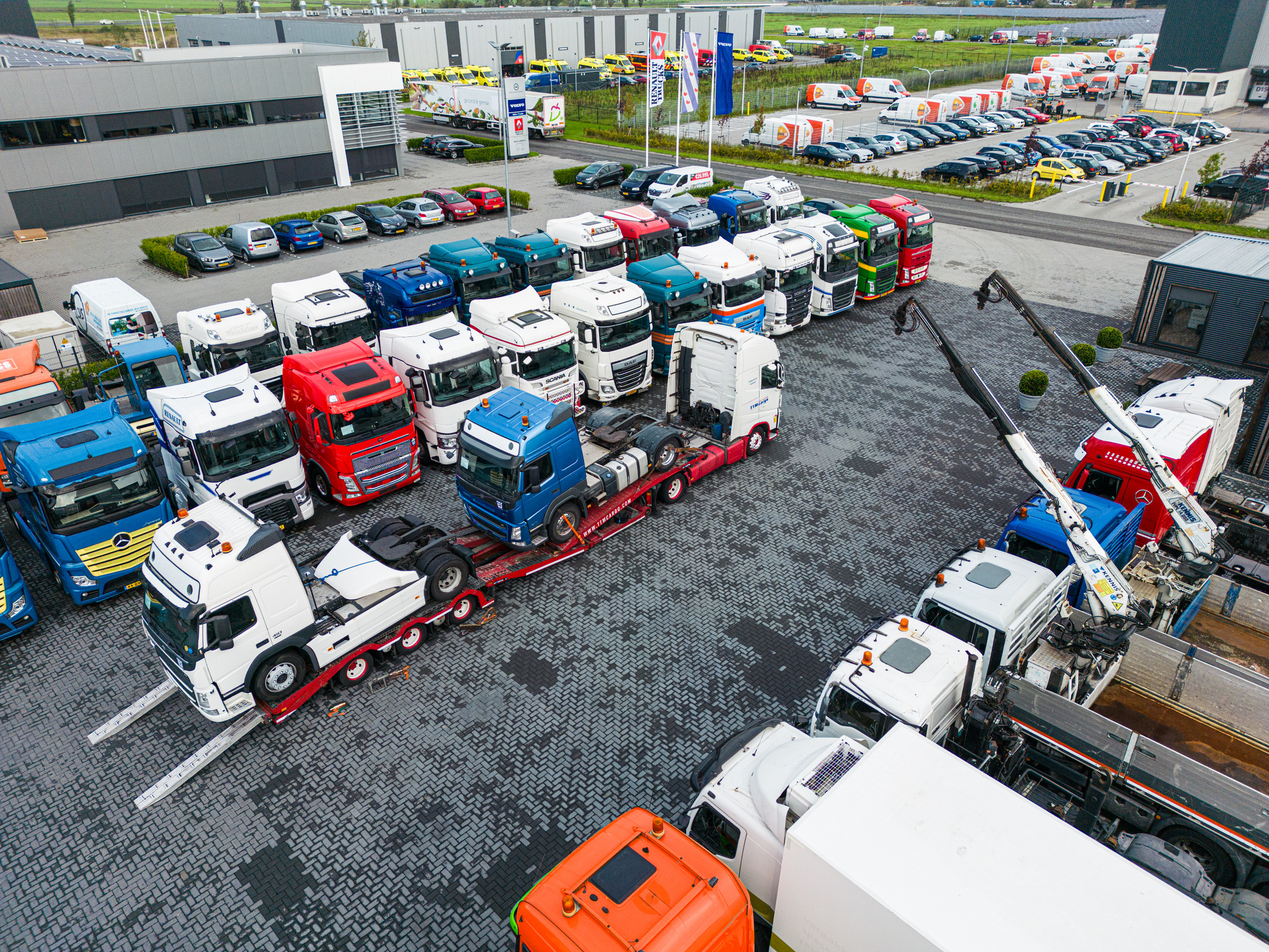 LVS Used TRUCKS - Tracteurs routiers - Année: 2011 undefined: photos 3