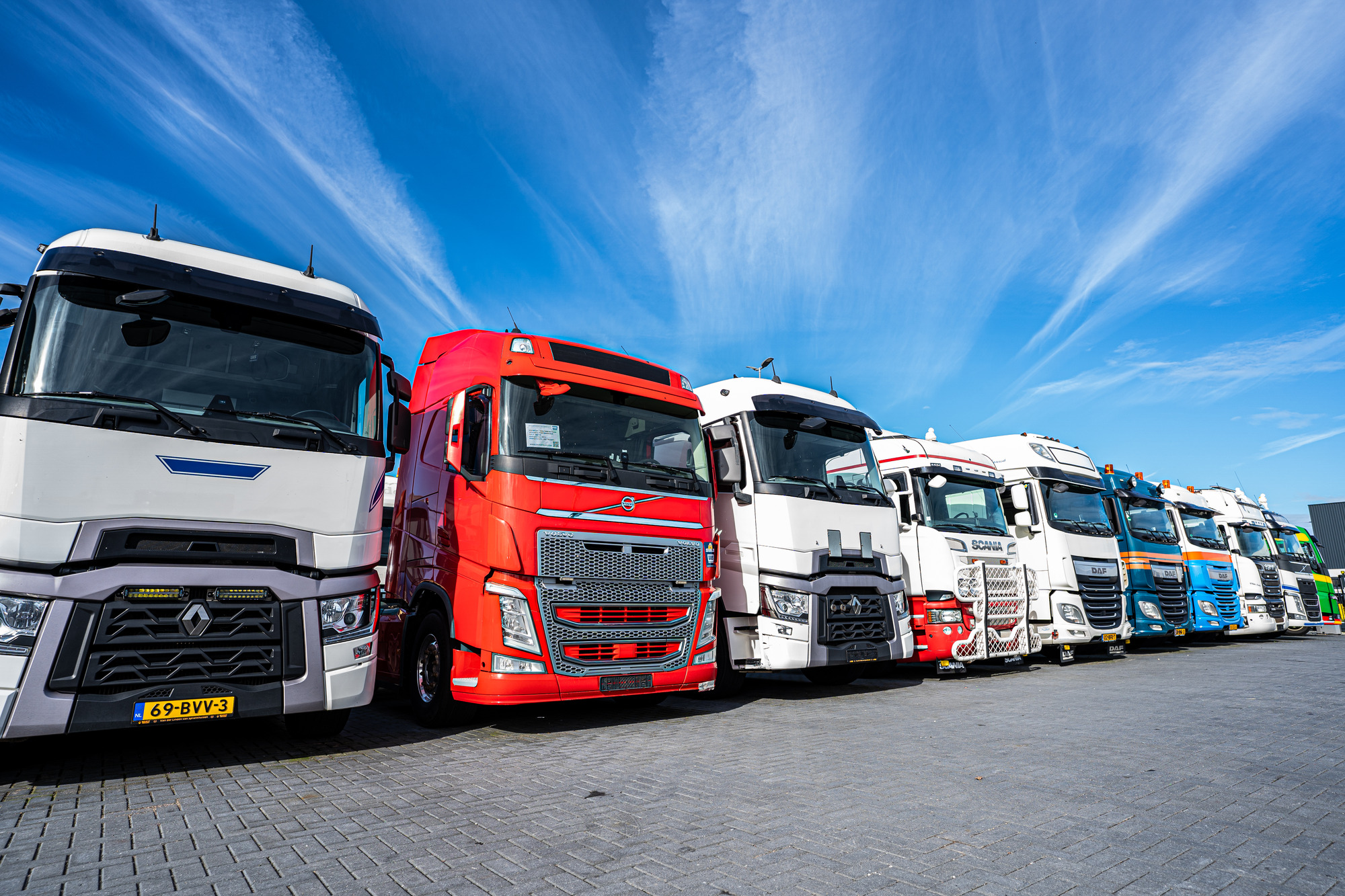 LVS Used TRUCKS - Tracteurs routiers - Année: 2011 undefined: photos 1