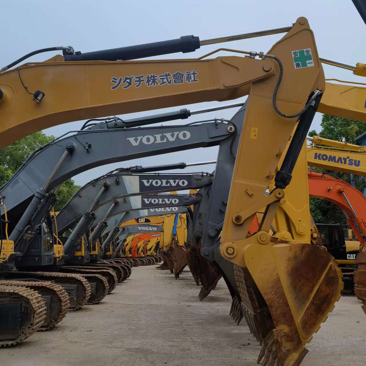 Qingdao Higher Weight Trade Co. LTD - Camions SINOTRUK - 6x4 undefined: photos 7