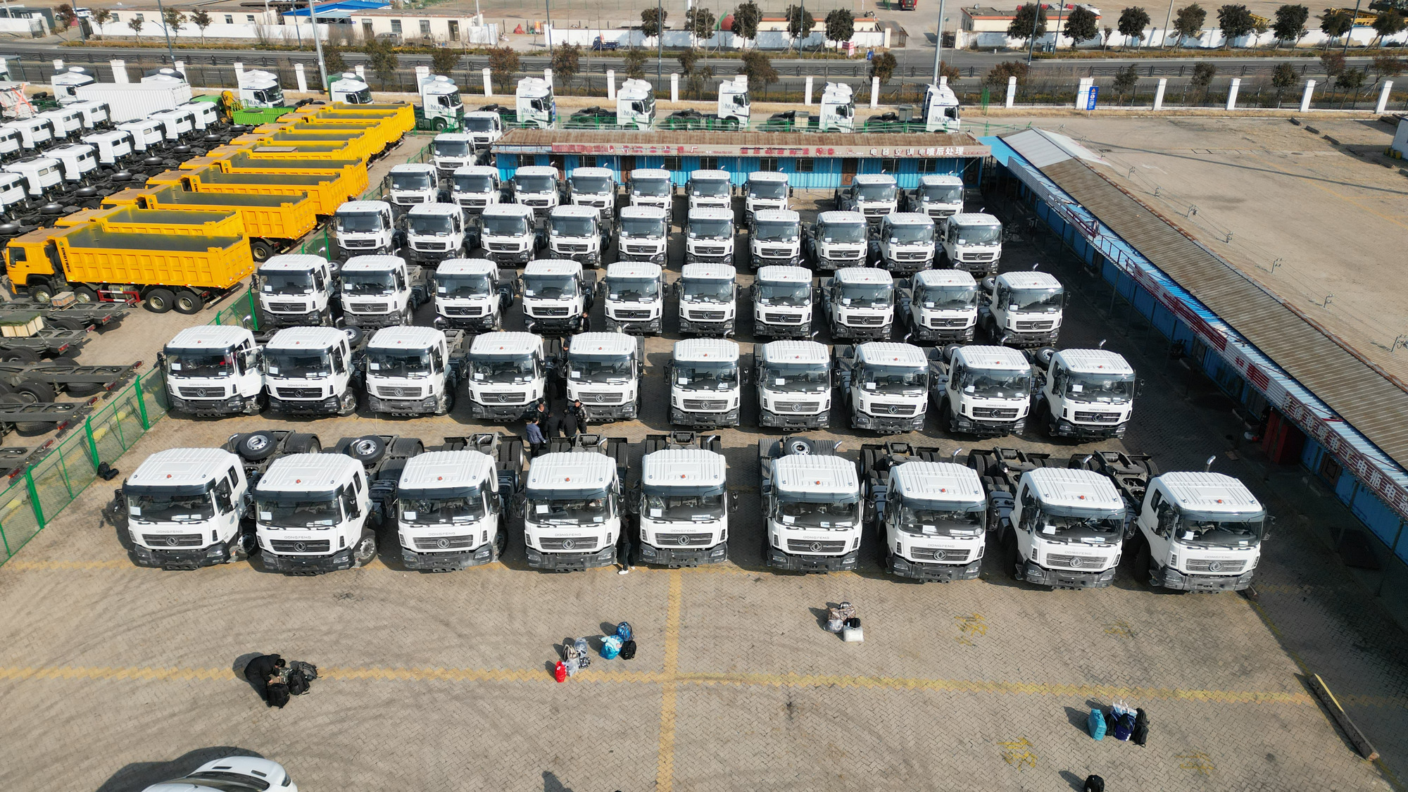 Qingdao Higher Weight Trade Co. LTD - Camions SINOTRUK - 6x4 undefined: photos 1