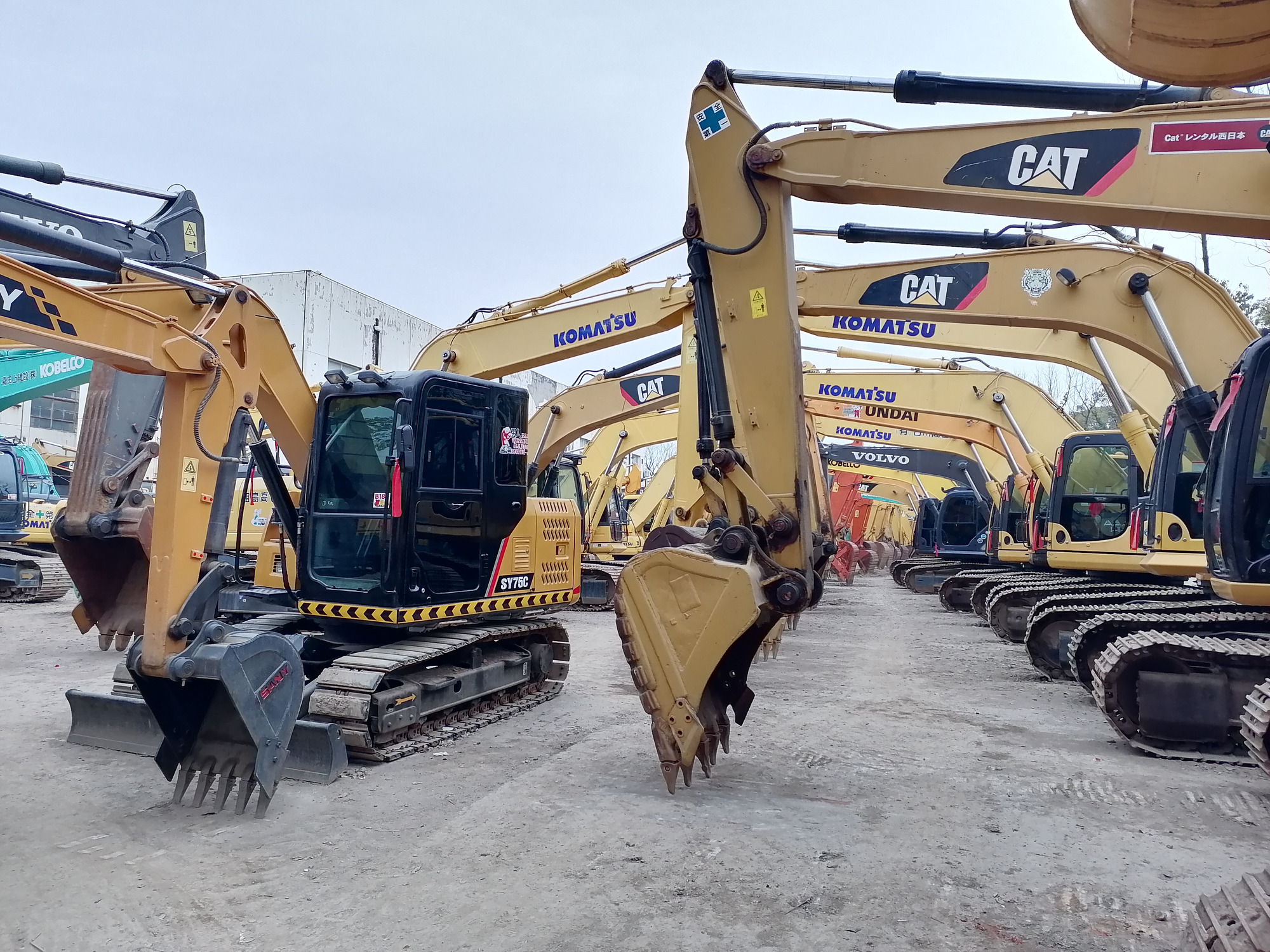 Qingdao Higher Weight Trade Co. LTD - Camions SINOTRUK - 6x4 undefined: photos 8