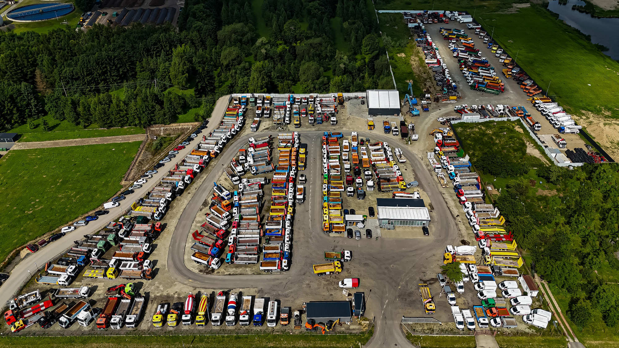LSI TRUCK SEBASTIAN LUPA - Engins de chantier JCB undefined: photos 1