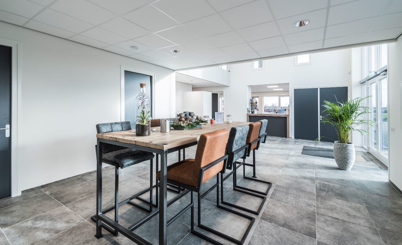 Louis Boon Trucks & Trailers BV - Annonce de vente undefined: photos 1