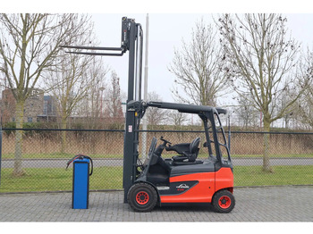 Crédit-bail de Linde E25 R-01 ROADSTER | DEMO | SIDESHIFT | FORK SPREADERS Linde E25 R-01 ROADSTER | DEMO | SIDESHIFT | FORK SPREADERS: photos 1