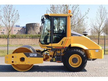 Compacteur mixte VOLVO SD75B