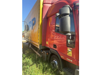 Camion à rideaux coulissants Iveco: photos 4
