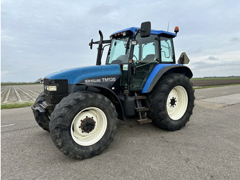 Tracteur agricole NEW HOLLAND TM135
