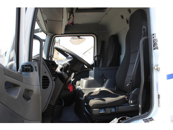 Photo d'intérieur 2: Camion Mercedes-Benz Atego 1221 E6  Koffer   Klima  LDW  Schalter  LBW