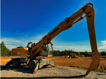 Engins de chantier LIEBHERR A 924