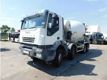Camion malaxeur IVECO Trakker