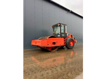 Compacteur CATERPILLAR