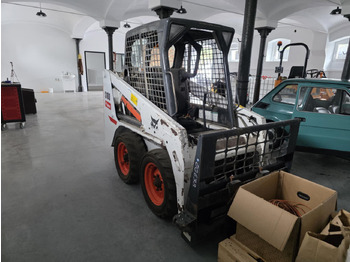 Mini chargeuse CATERPILLAR