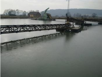 Excavatrice amphibie